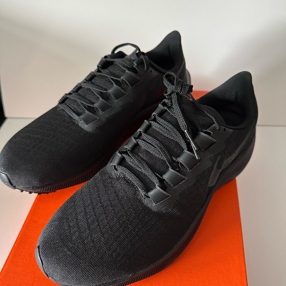 NIKE AIR ZOOM PEGASUS 37